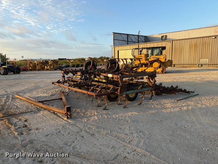 John Deere 1010 field cultivator - FN3594