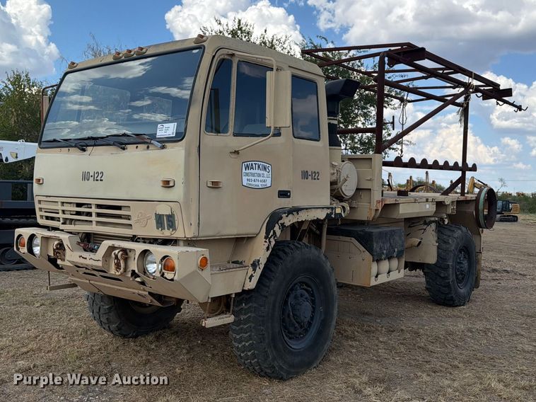 1998 Stewart & Stevenson flatbed truck - FN3650