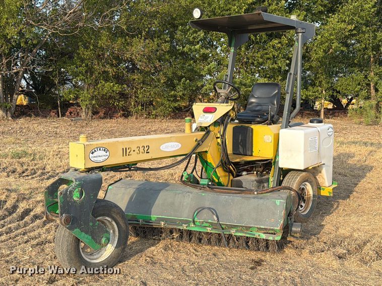 2011 Lay-Mor 8HC broom - FN3704