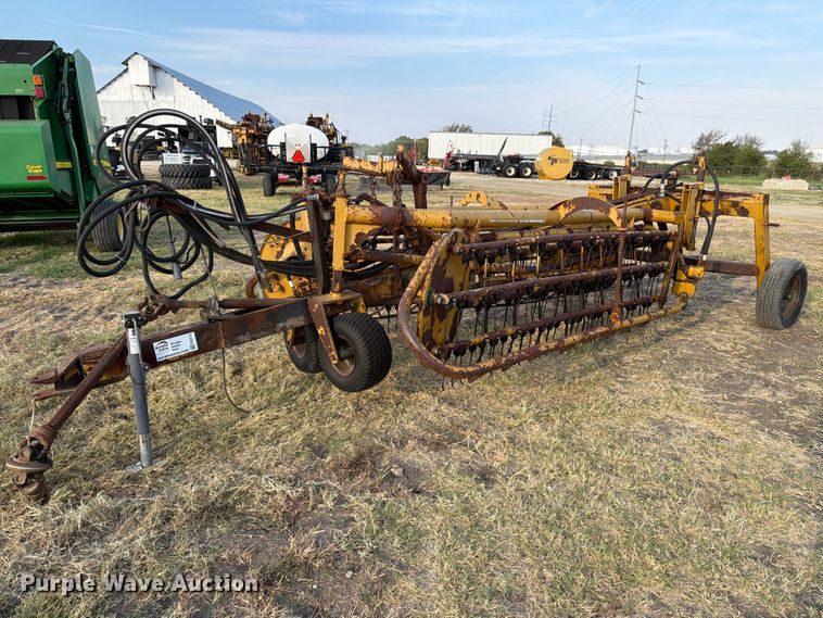 Vermeer R23 hay rake - FN3712