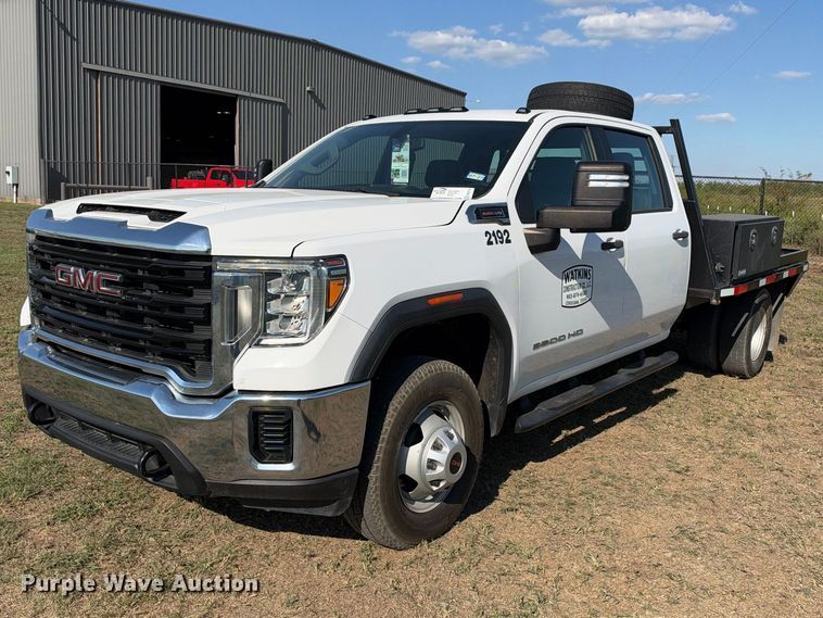 2021 GMC Sierra 3500 4X4 Crew Cab flatbed pickup truck - FN3743