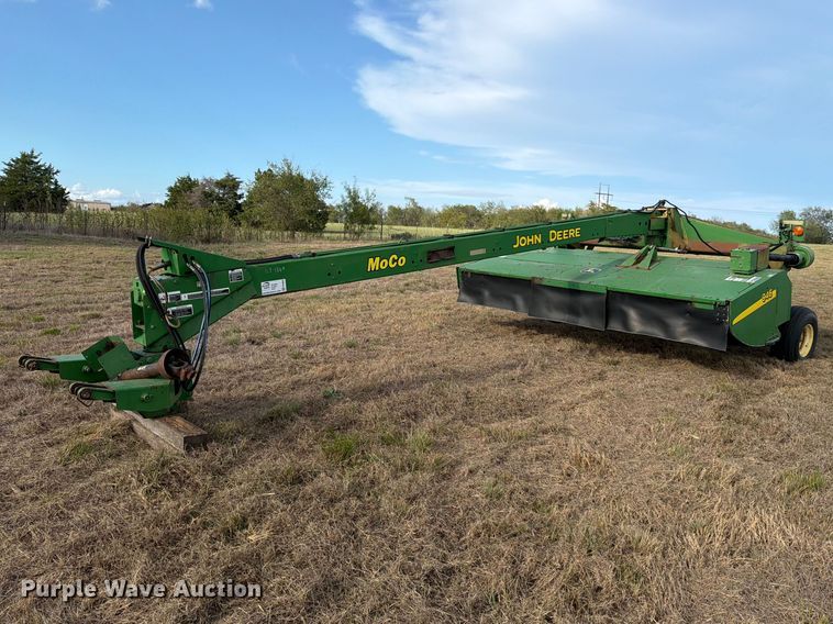 2002 John Deere 946 swather / windrower - FN3809