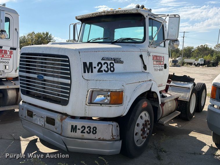 1995 Ford LTA9000 semi truck - DT3059