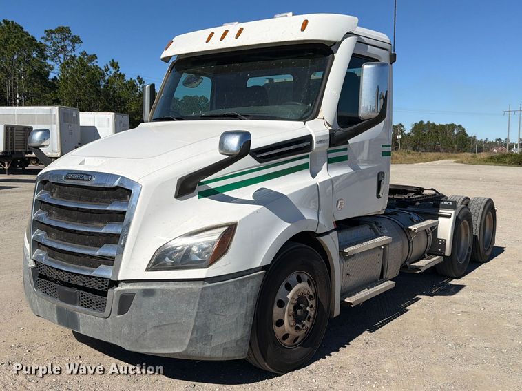 2020 Freightliner Cascadia 126 semi truck - DV7408
