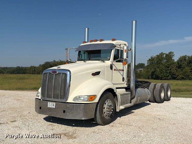2007 Peterbilt 386 semi truck - DZ4707