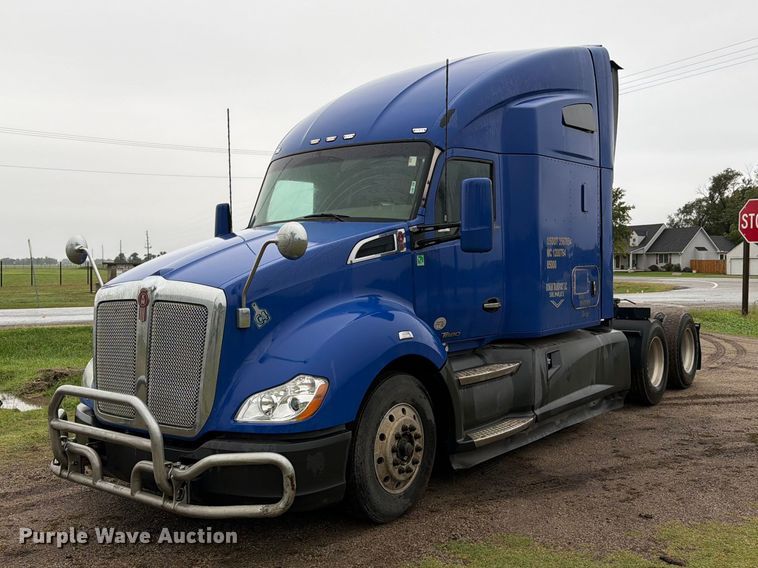 2019 Kenworth T680 semi truck - EI7820