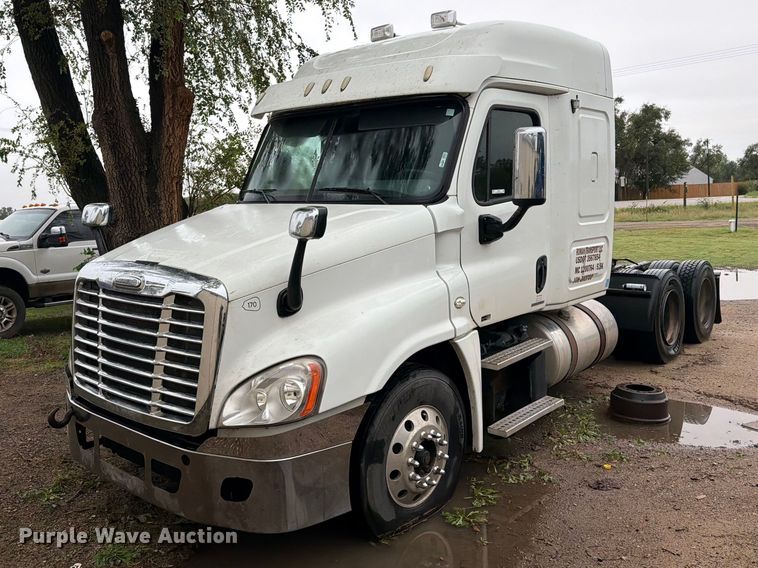 2012 Freightliner Cascadia 125 semi truck - EI7821