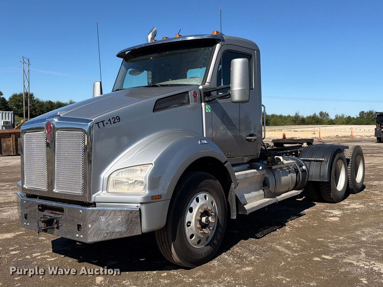 2019 Kenworth T880 semi truck - EO8793