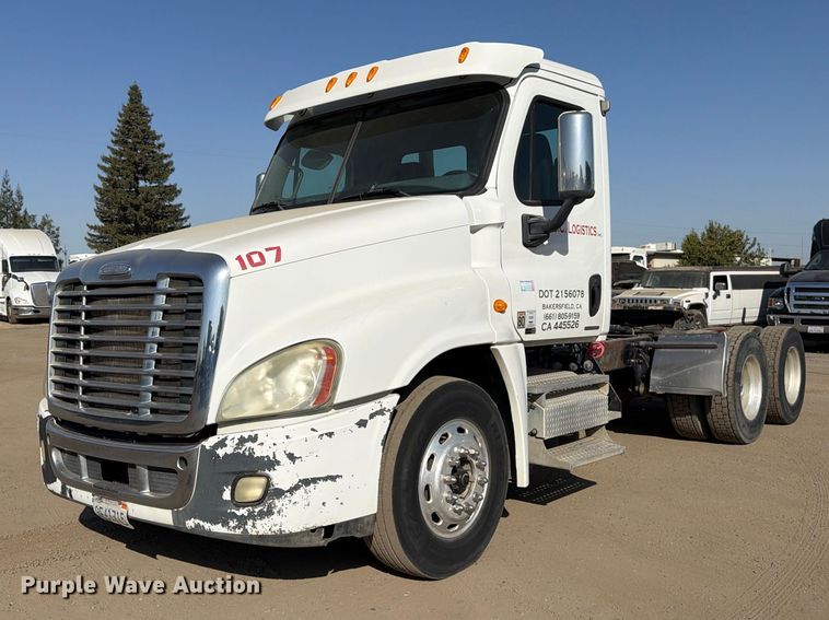 2010 Freightliner Cascadia semi truck - EP3058