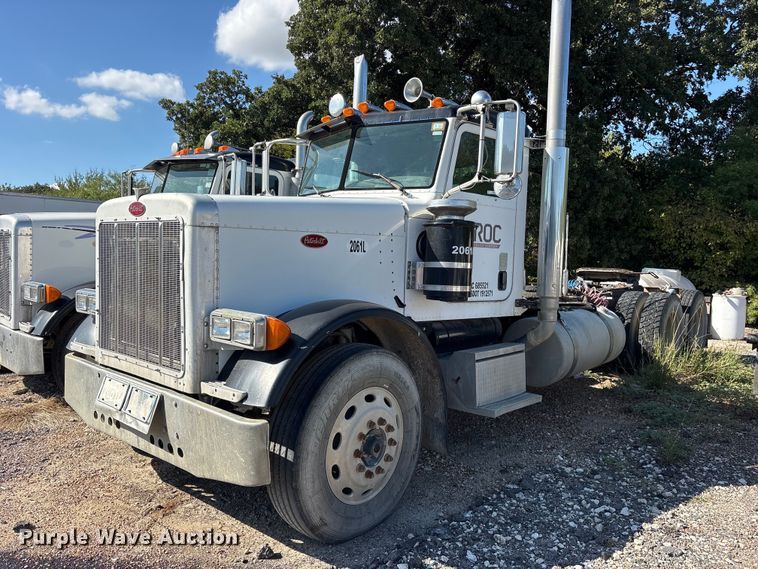 2005 Peterbilt 379 semi truck - ES8295