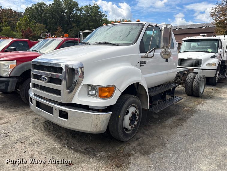 2006 Ford F-650 truck cab and chassis - ET8682