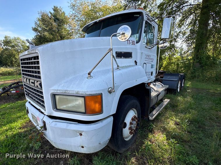1994 Mack CH613 semi truck - ET8687