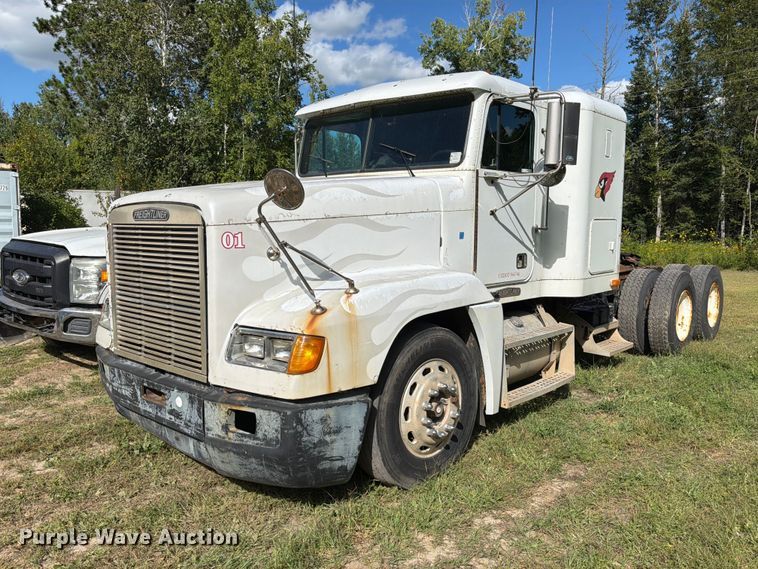 1995 Freightliner USF-1E semi truck - EU0889