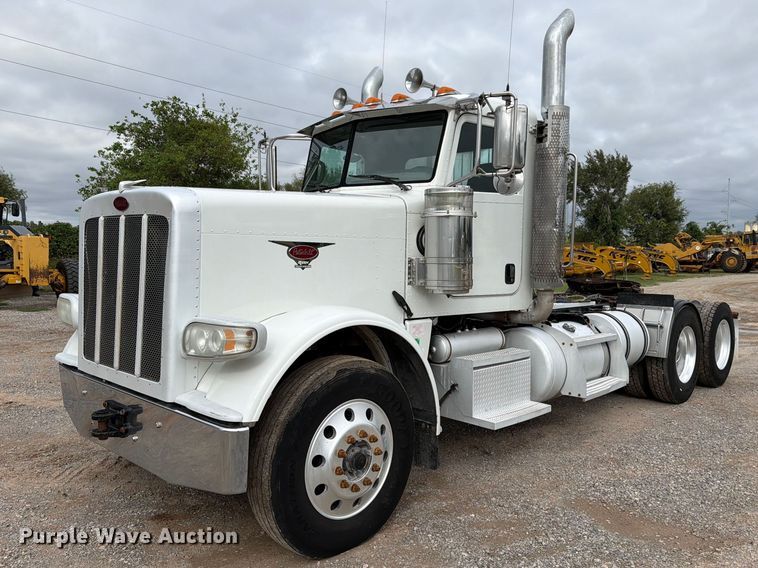 2015 Peterbilt 389 semi truck - EW8989