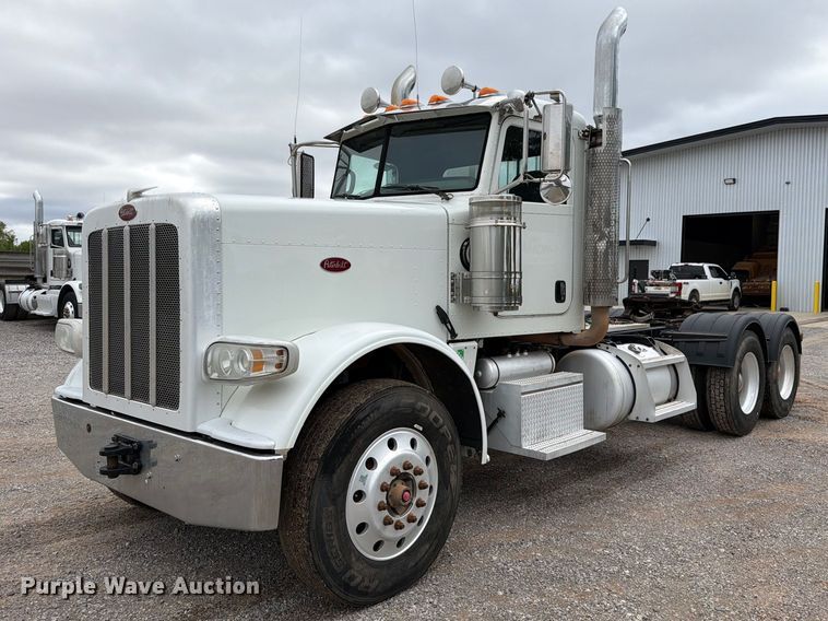 2015 Peterbilt 389 semi truck - EW8990