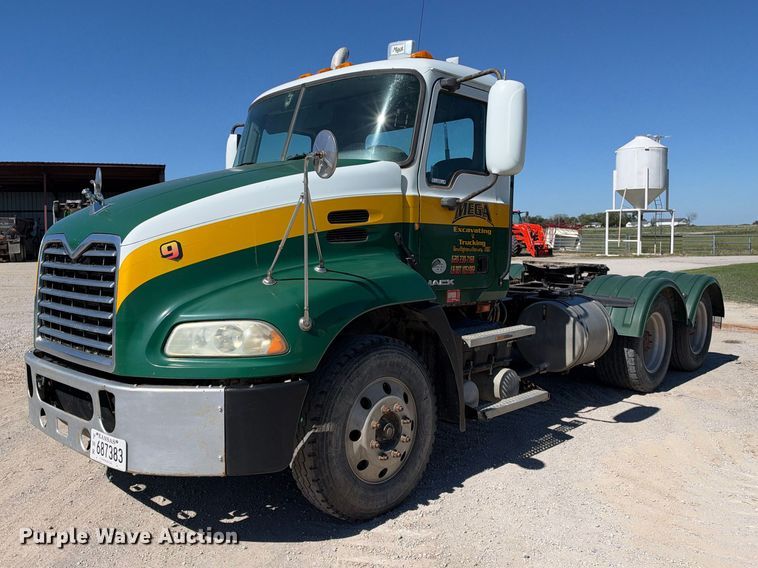 2011 Mack CXU613 semi truck - EX2353