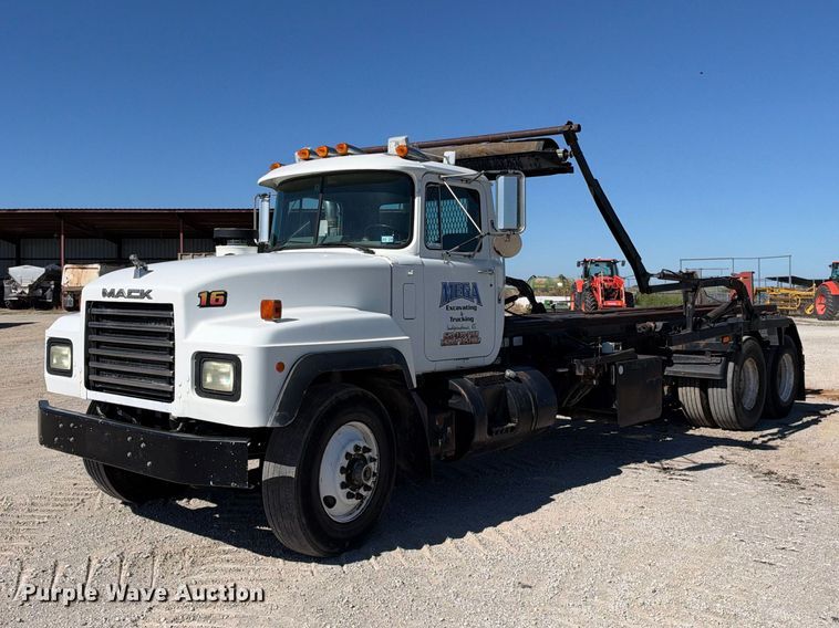 2000 Mack RD688S roll-off container truck - EX2357