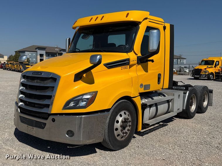 2021 Freightliner Cascadia 126 semi truck - FC4493