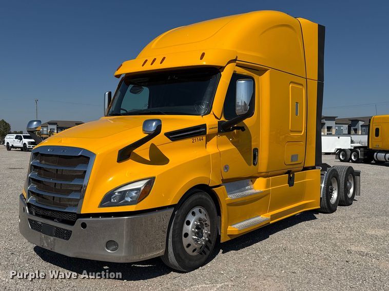 2021 Freightliner Cascadia 126 semi truck - FC4495