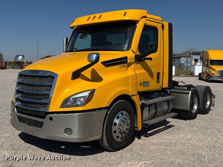 2022 Freightliner Cascadia 126 semi truck - FC4496