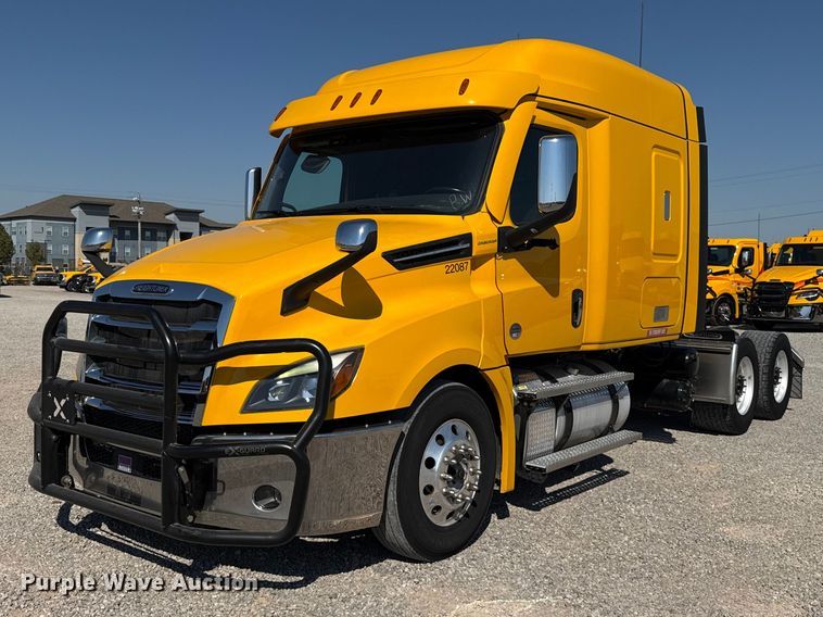 2022 Freightliner Cascadia 126 semi truck - FC4497