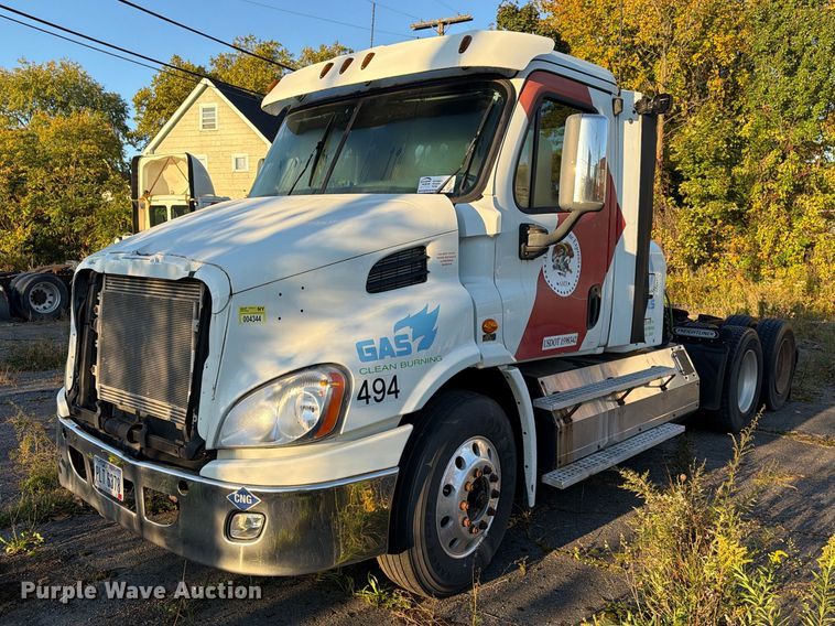 2016 Freightliner Cascadia semi truck - FG3051