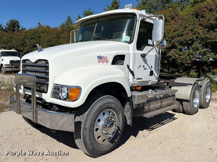 2005 Mack CV713 semi truck - FJ2019