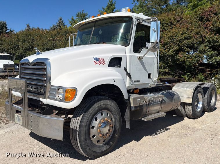 2005 Mack CV713 semi truck - FJ2020