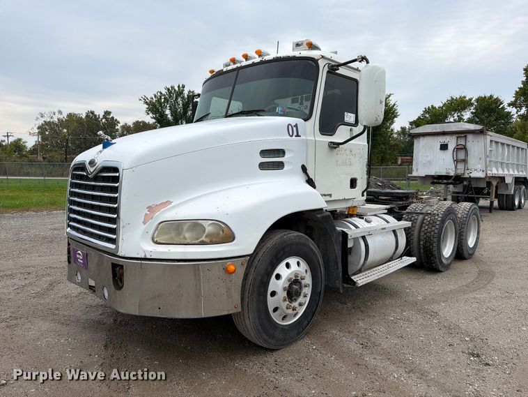 2006 Mack CXN Vision semi truck - FJ2027