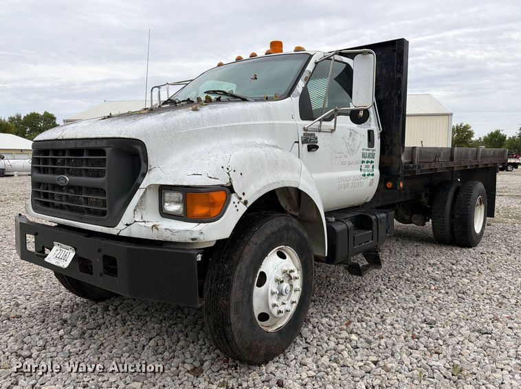 2000 Ford F750 flatbed truck - FK3814