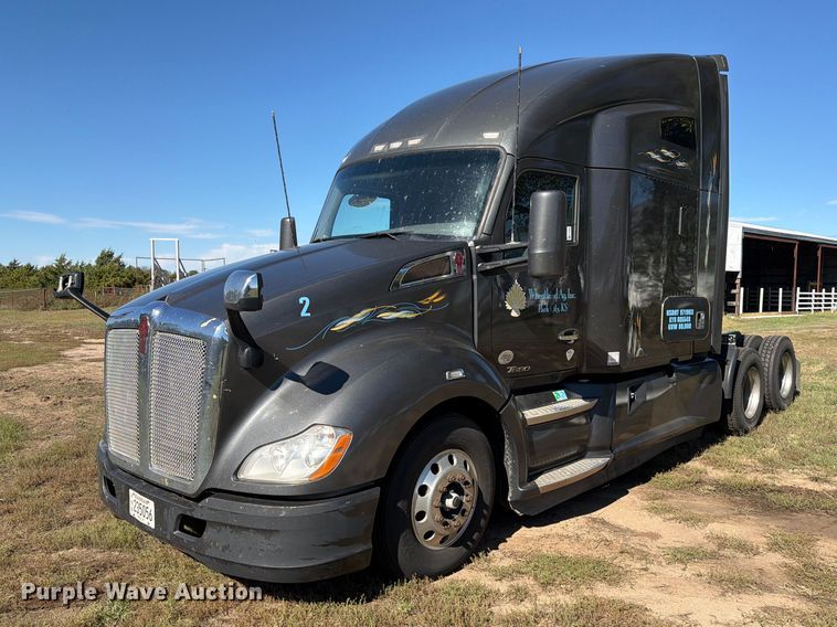 2018 Kenworth T680 semi truck - FK3866