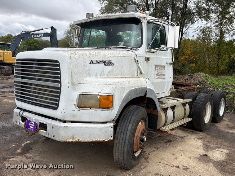 1990 Ford L9000 semi truck - FK4198