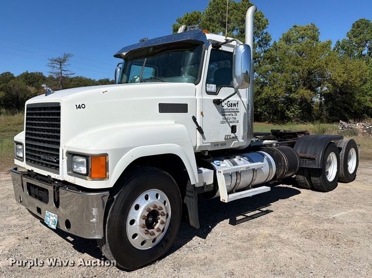 2012 Mack CHU613 semi truck - FK5279