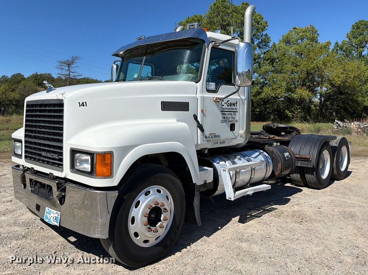 2012 Mack CHU613 semi truck - FK5280