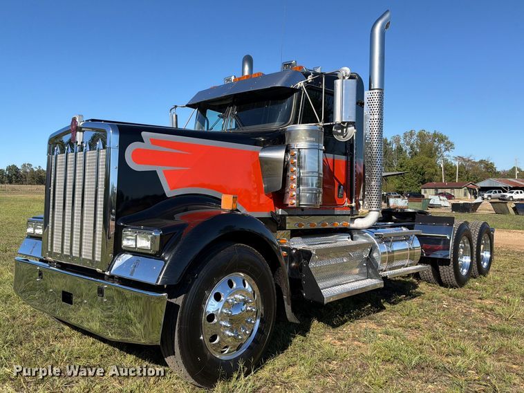 2022 Kenworth W900 semi truck - FK5291