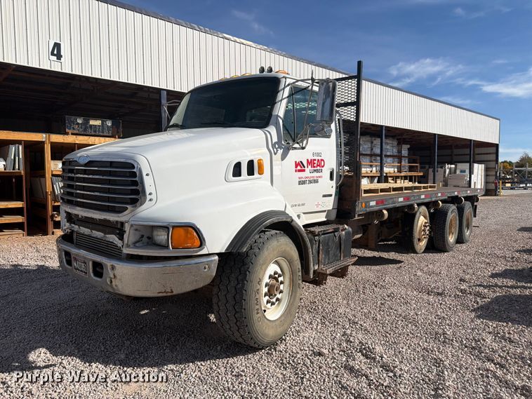 2004 Sterling Truck L9500 Series flatbed truck - FM7720