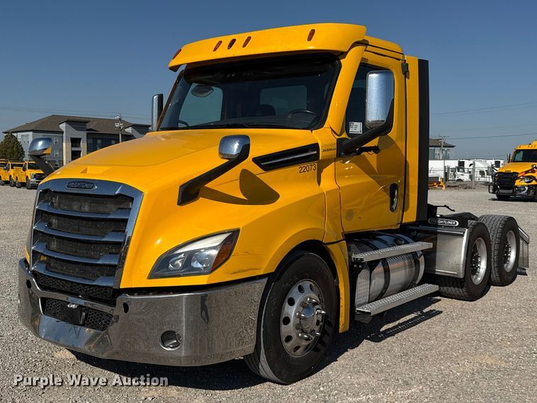 2022 Freightliner Cascadia 126 semi truck - FO4508