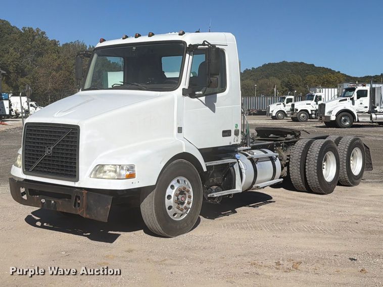 2015 Volvo VN semi truck - FT6436