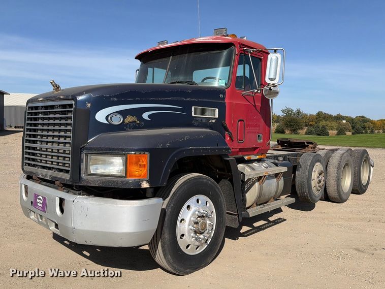 1993 Mack CL semi truck - FT7558