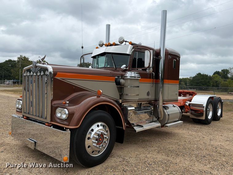 1980 Kenworth W900A semi truck - FU1049