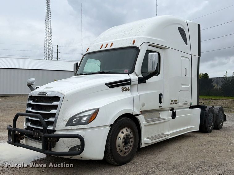 2020 Freightliner Cascadia semi truck - OE9742