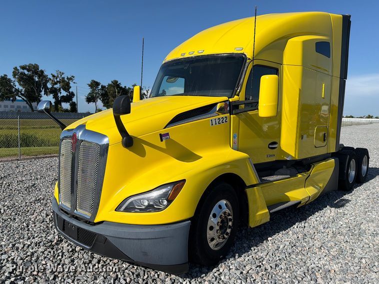 2023 Kenworth T680 semi truck - YA2929