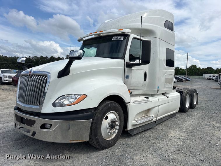 2019 International LT625 semi truck - YA3000