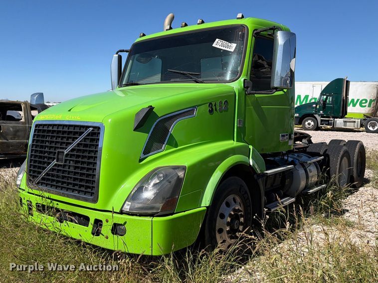 2017 Volvo VNL semi truck - YA4919