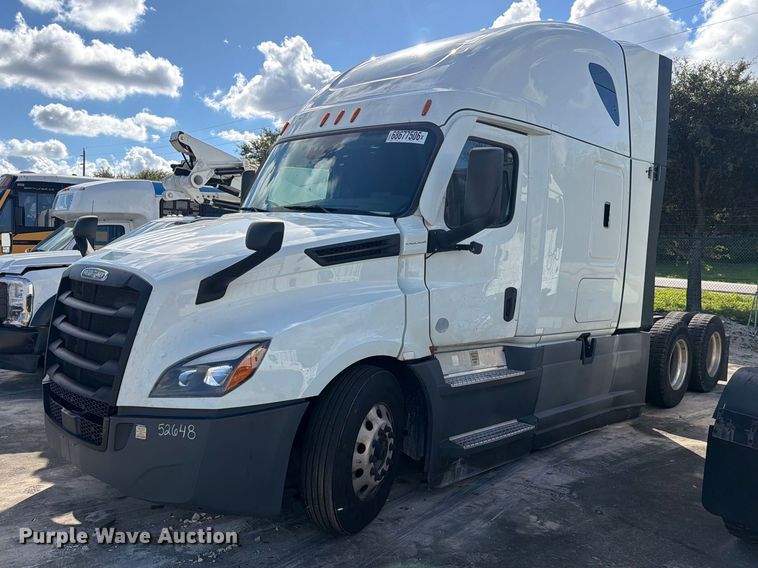 2021 Freightliner Cascadia 126 semi truck - YA5090
