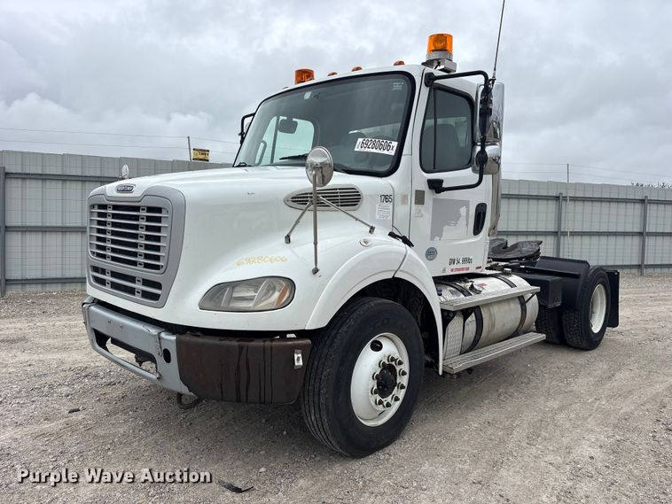 2019 Freightliner Business Class M2 semi truck - YA5127
