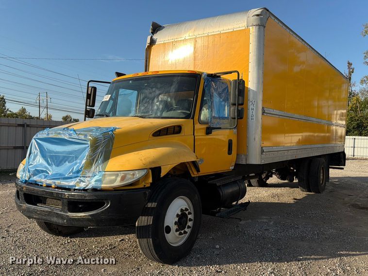 2018 International 4300 box truck - YA5200