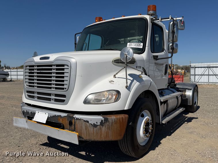 2019 Freightliner Business Class M2 semi truck - YA5219