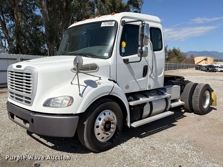 2016 Freightliner Business Class M2 semi truck - YA5422