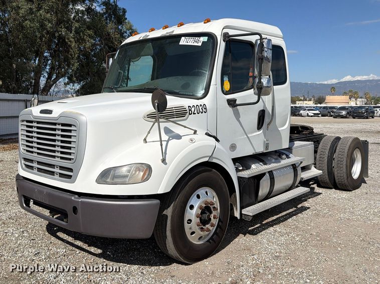 2016 Freightliner Business Class M2 semi truck - YA5429